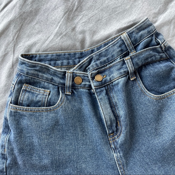 Asymmetric wide leg straight Jeans - Picture 4 of 6